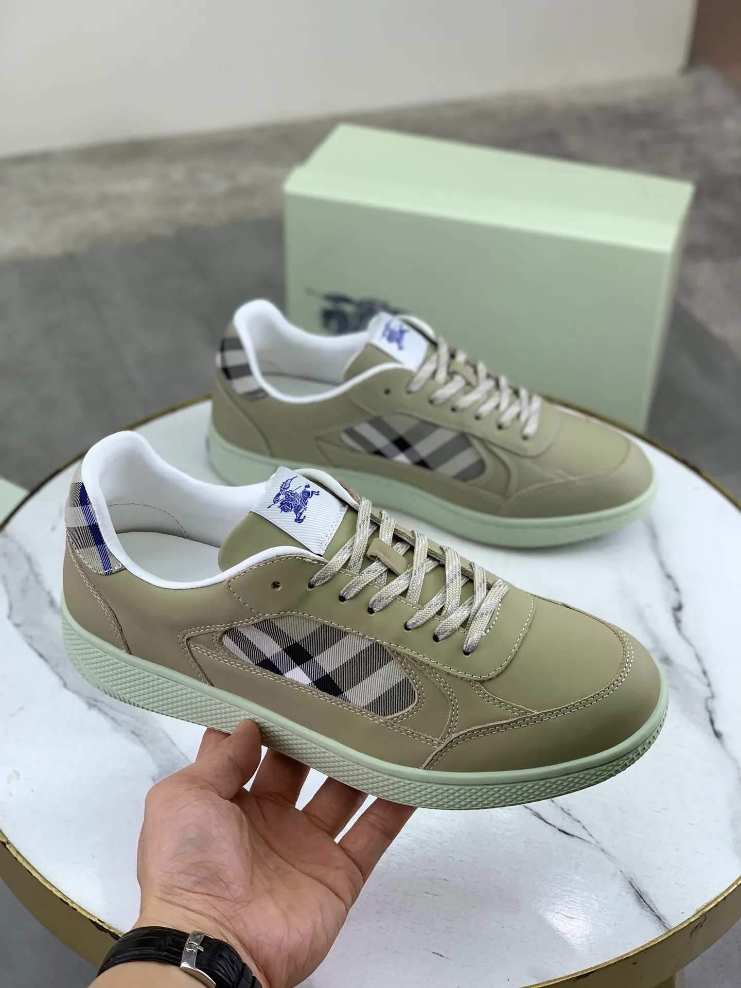 Factory price P640 [BURBERRY] Burberry - High-end quality original order - Upper: imported 🔝 original material - Inner lining: cowhide lining, feet; water-dyed cowhide - Outsole: ultra-light TPR rubber; two-color molded outsole - Super high quality control · Fine workmanship: highlighted (high-end, extravagance, grade) -Size: 39-45 (Male 38 46 can be customized) · Color: Multi-color optional